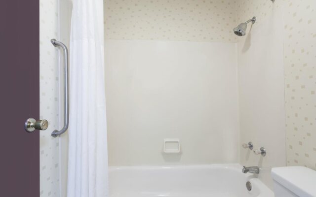 Travelodge by Wyndham Seymour