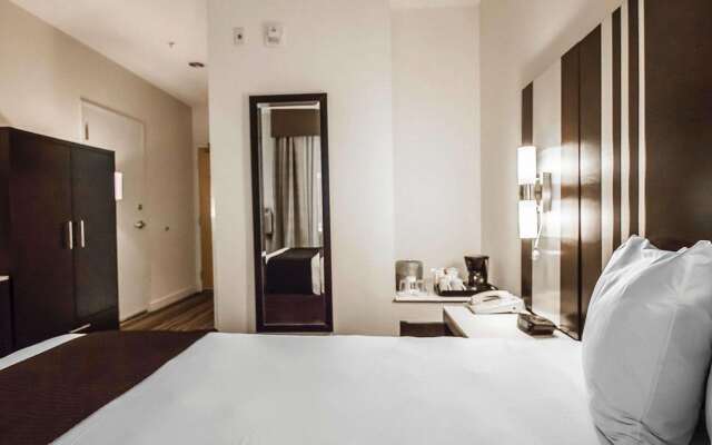 Comfort Hotel Vancouver Airport