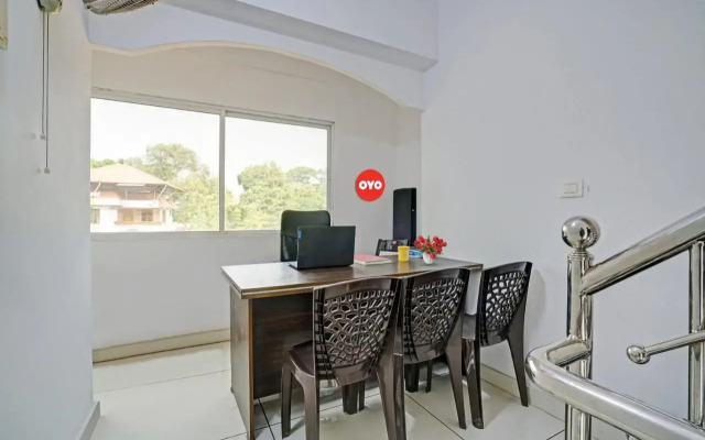 Oyo Flagship 808201 Hornbill Residency