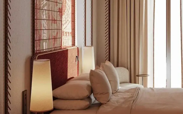 Palacio De Godoy Caceres, Curio Collection By Hilton
