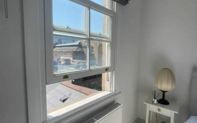 Stylish & Bright 3BD Flat With Balcony - Fulham