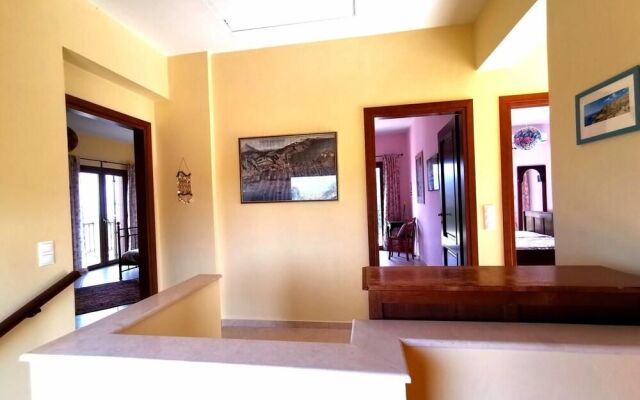 Beautiful villa, swimming pool, sea view near village not far from Rethymno, NW