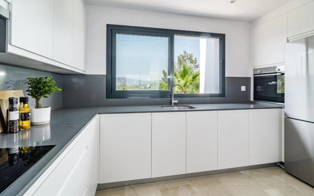 DJC - Modern 2 bedroom apartment close to beach