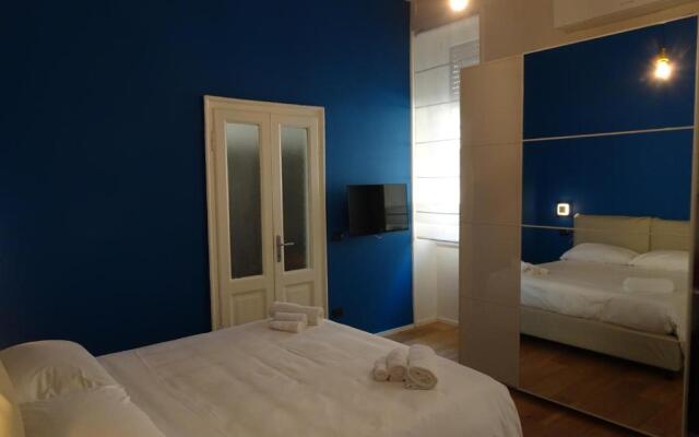 Blue design suite in Casa epoca Isola Garibaldi