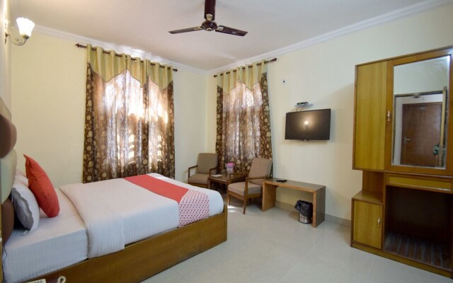 OYO 10229 Hotel Crystal