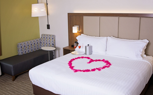 Holiday Inn Express & Suites Greenwood Mall by IHG