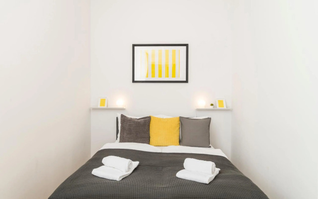 Prater Balcony Suite by ichbucheAT