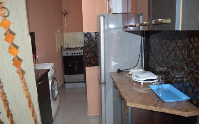 L&V House With Balcony