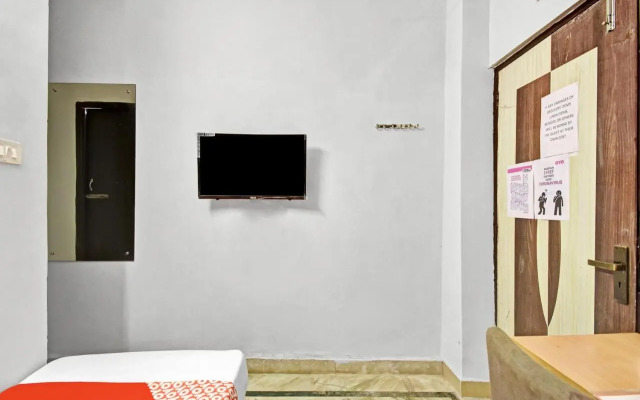 OYO 82317 Amaris Stay Hub
