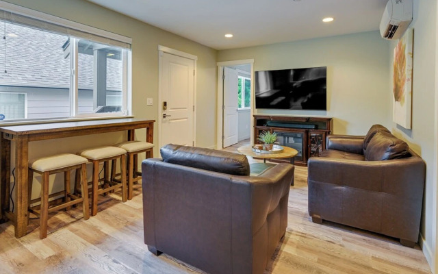 Modern Seatac Gem w/ Fireplace & Smart Tvs!
