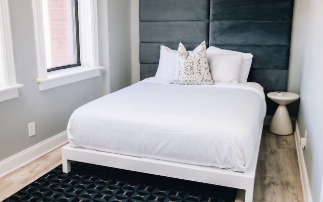 The Neighborhood Hotel - Lincoln Park