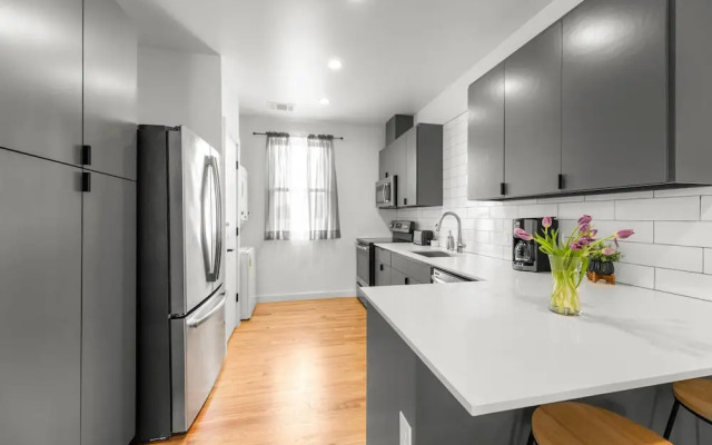 2-Bedroom East Austin Condo-Free Parking