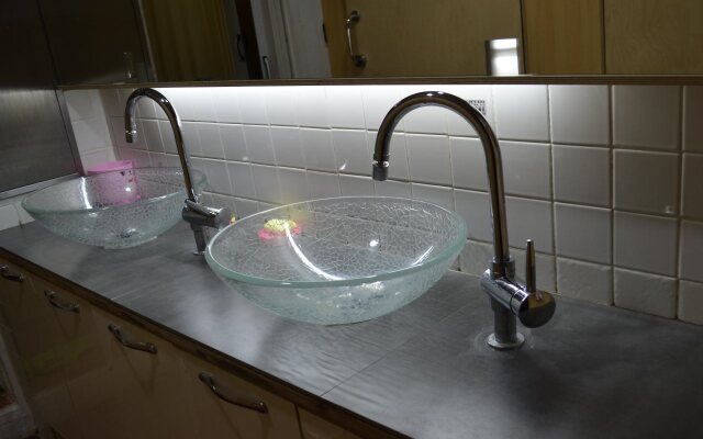 The Style Capsule Guesthouse - Hostel