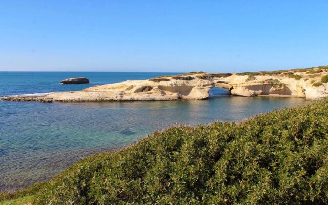 Seafront holiday home twenty meters from the western shore of Sardinia in S'archittu Beach-Casa del Giglio