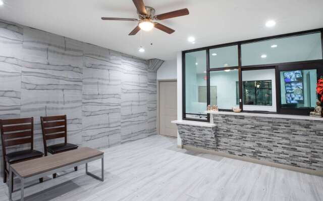 Super 8 by Wyndham Humble/Fallcreek/Houston