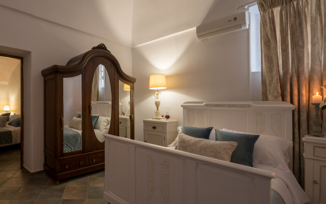 For All Seasons Mansion