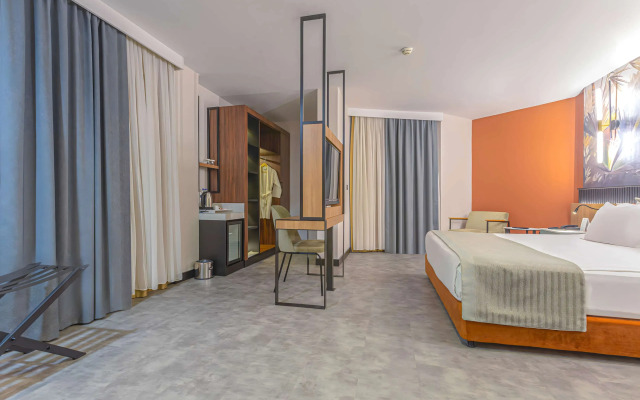 Best Western Plus Khan Hotel