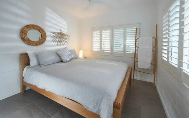 Beachfront - 'Pippies on the Beach' @ Bramston