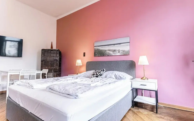 Chic 1BR Apartment Near AKH Center