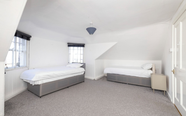 Detached House with Sea Views & Parking