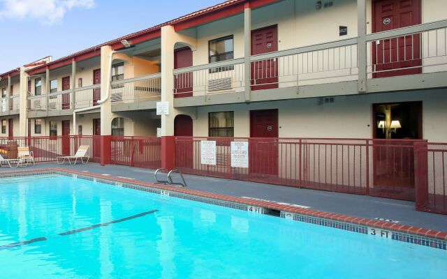Red Roof Inn North Dallas - Park Central