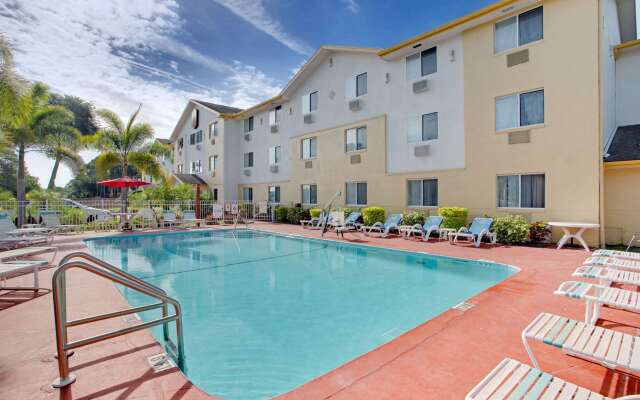 Super 8 by Wyndham Clearwater/St. Petersburg Airport