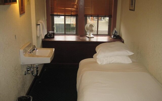 College Inn Hotel
