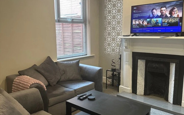 Cosy 4-bed - Sleeps 7, Garden & Pet-friendly
