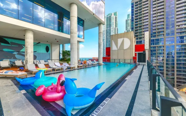 Luxury Studio with City & Bay Views