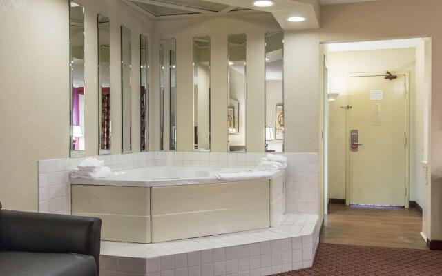 Baymont Inn and Suites Joplin