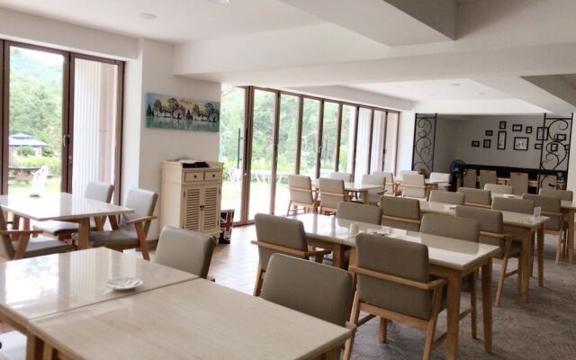 Lake Hills Songnisan Hotel