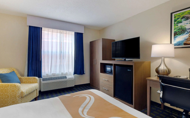 Quality Inn Lee - Lenox South