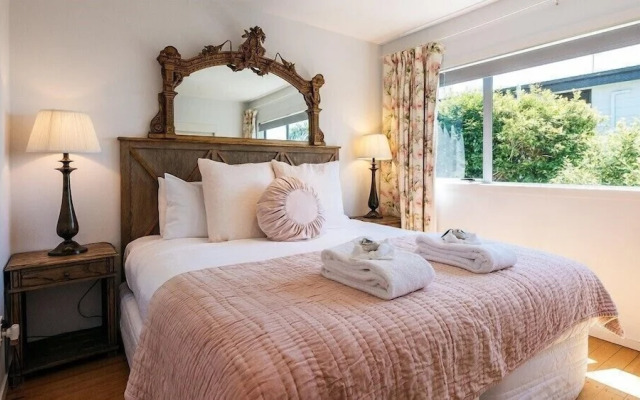 The Vintage Cottage