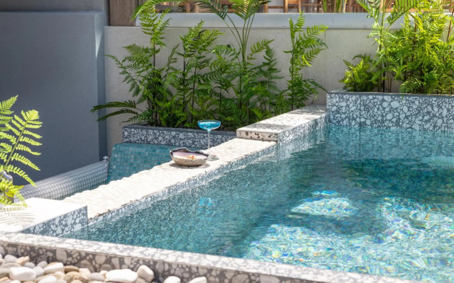 Pearl SeaBreeze Suites