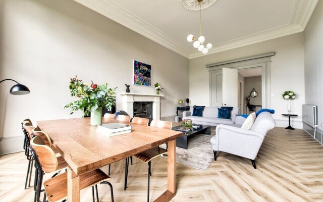 Ainslie Place Luxury Apt In Heart Of The City