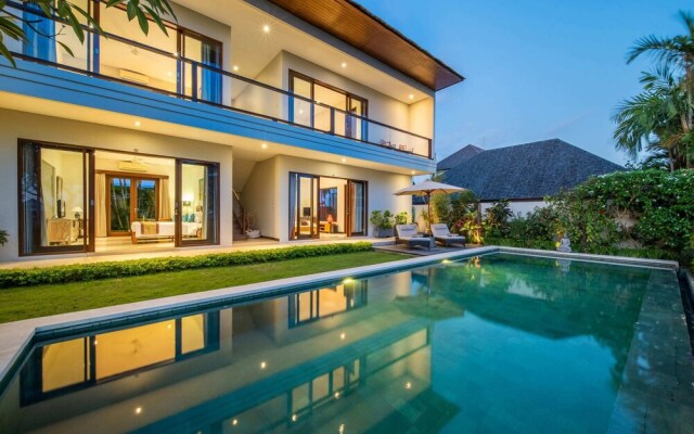 Peaceful Private Villa, 3 BR, Canggu With Staff