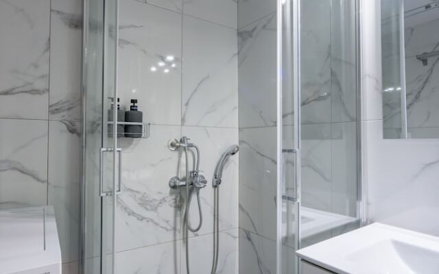 Fully Renovated Flat in Prime Location