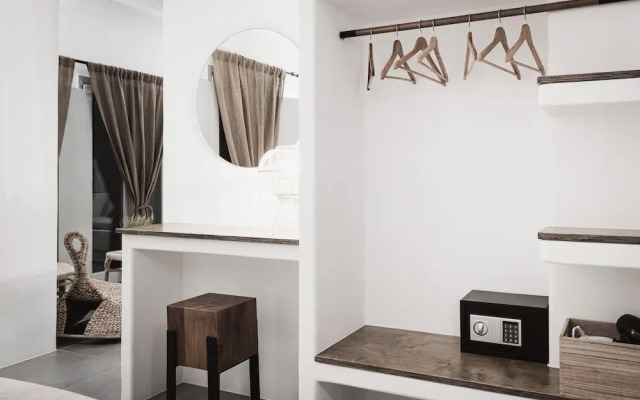 Bianco Diverso Suites