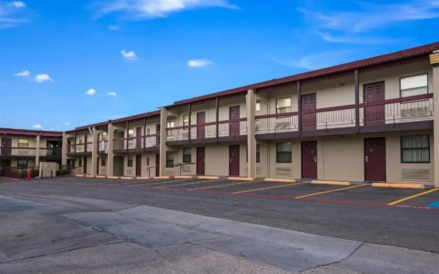Red Roof Inn North Dallas - Park Central