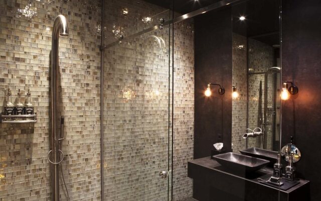 Manzo's Suites