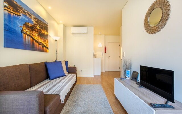 Charming Flat @ Trindade I