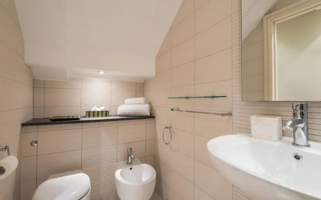 Lovely Chelsea Home Near The Thames by Underthedoormat