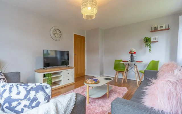1br-sleeps2-parking-nearcitycentre-jlr-nec