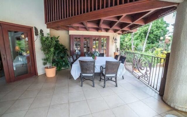 8BR 9BA Barranca Villa by ASVR