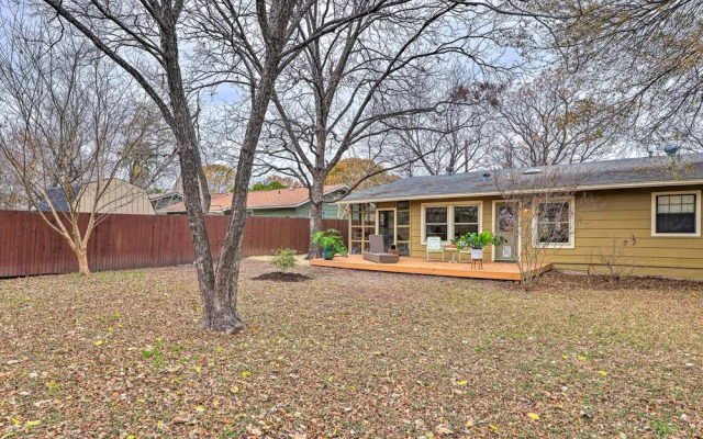6 Mi to Dtwn Austin: Home w/ Screened Porch & Yard