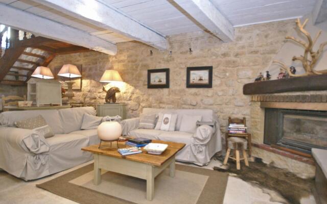 Splendid Villa in Viens With Swimming Pool