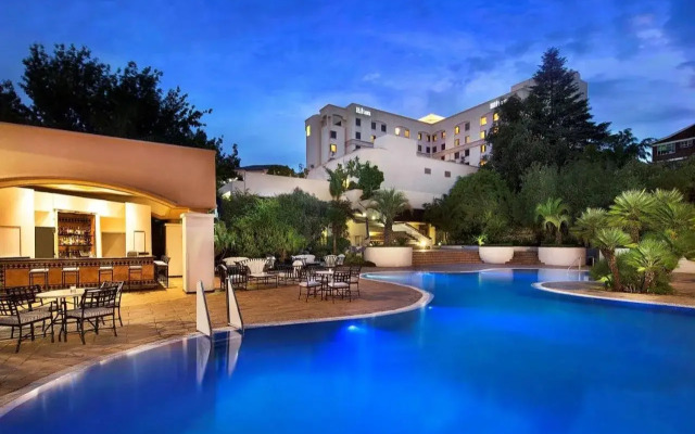 Отель NH Johannesburg Sandton