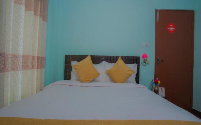 OYO 271 Hotel Golden Three