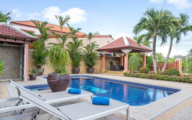 Blissful Villa Felicity with Ample Space