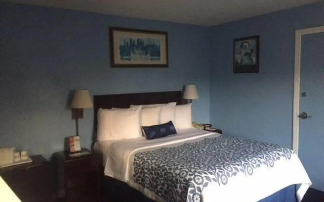 Days Inn by Wyndham Cleveland Lakewood